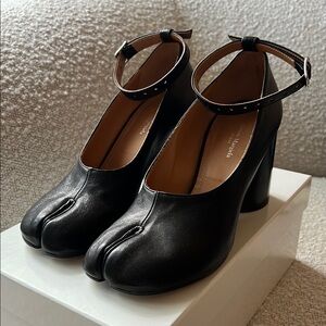 Maison Margiela Tabi Ankle Strap Pumps, 37